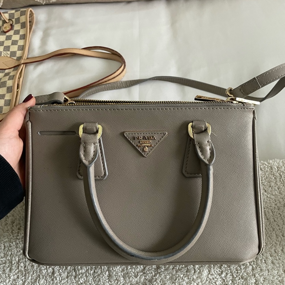 Prada saffiano galleria bag small
